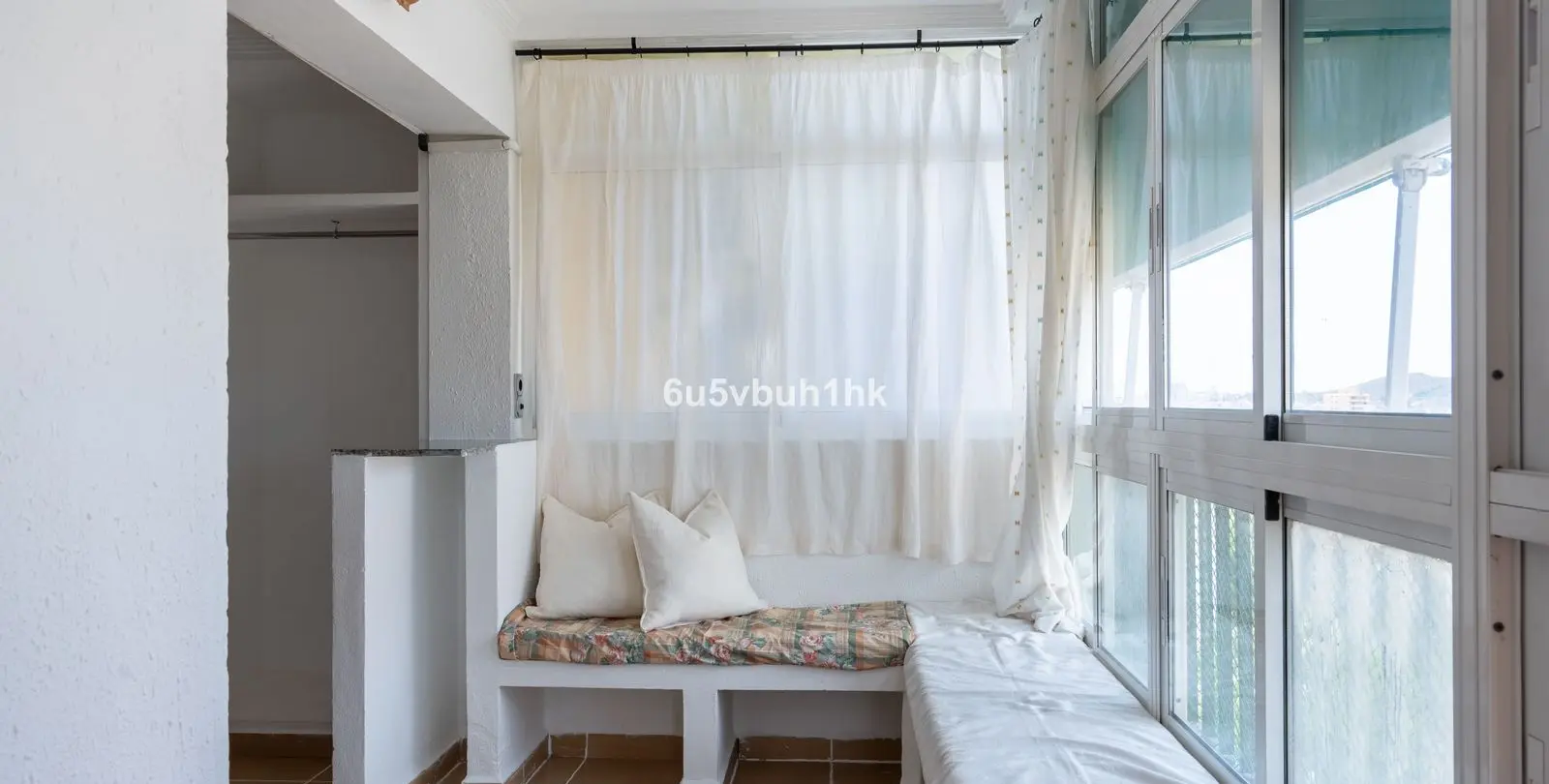 Sale of middle floor apartment in Fuengirola 10