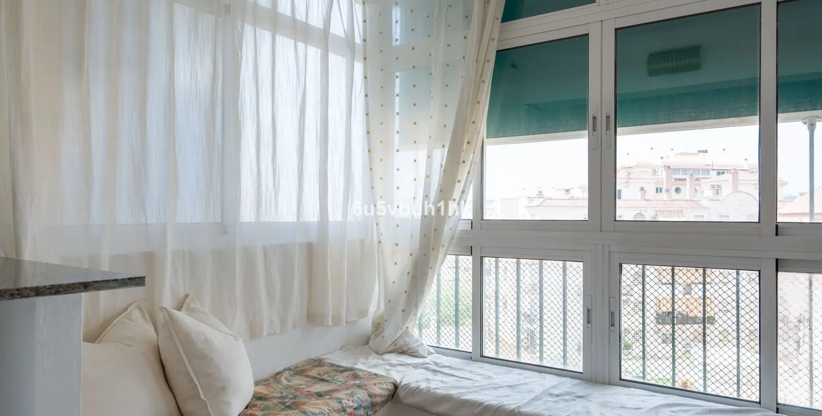 Sale of middle floor apartment in Fuengirola 11