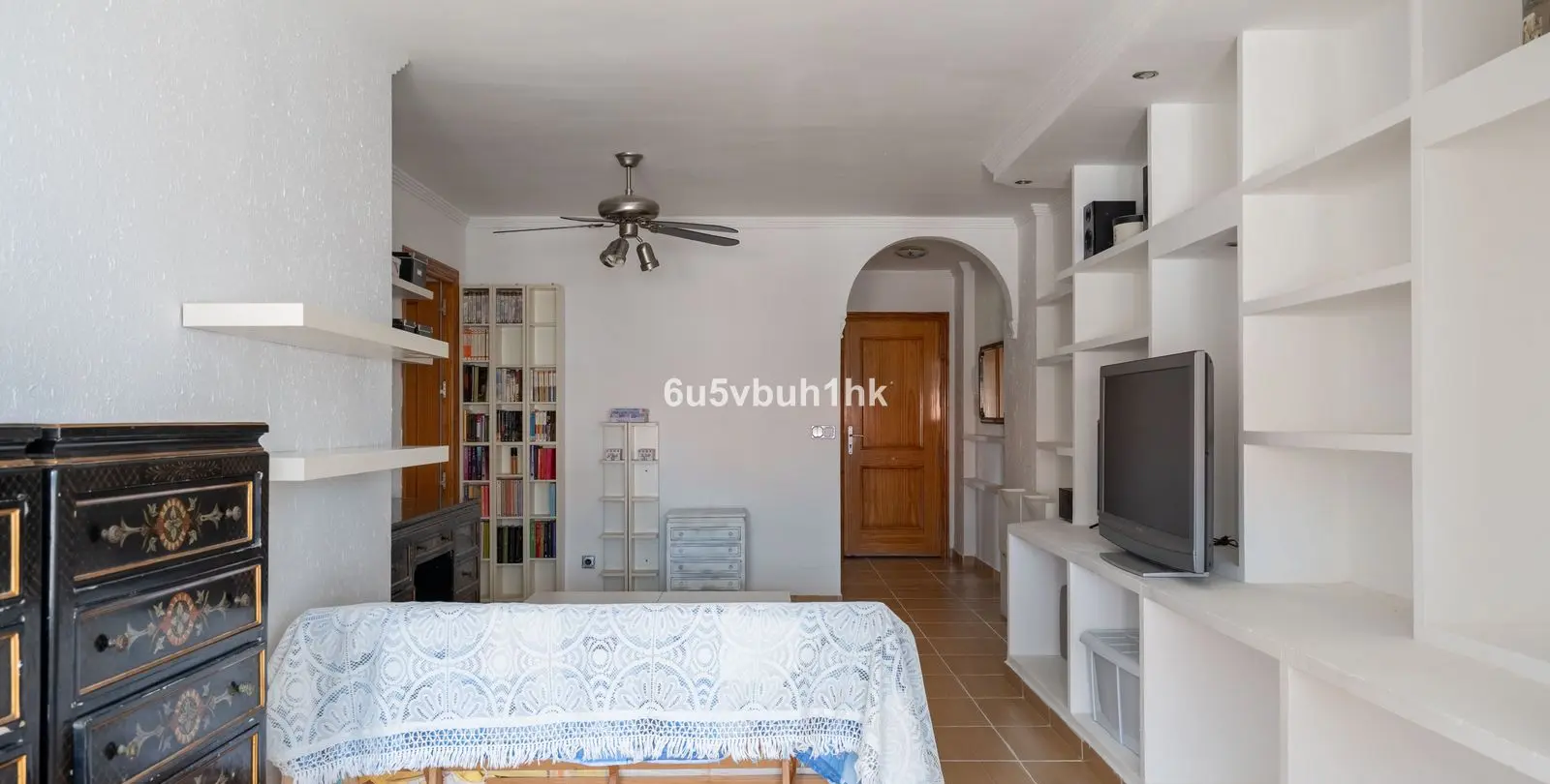 Sale of middle floor apartment in Fuengirola 13