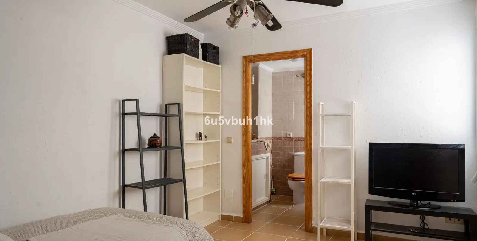 Sale of middle floor apartment in Fuengirola 14