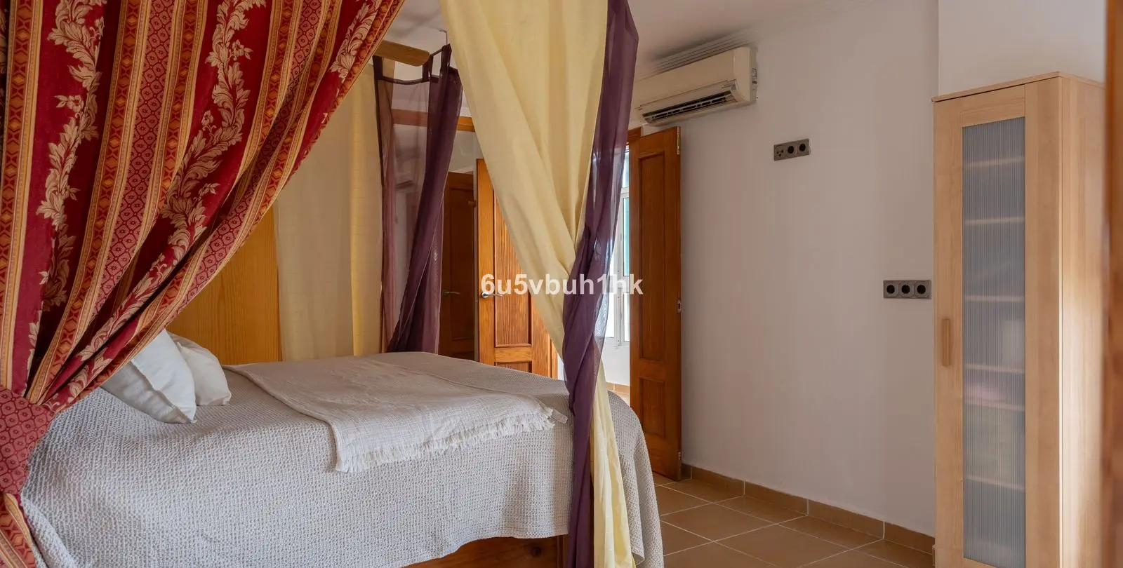 Sale of middle floor apartment in Fuengirola 19
