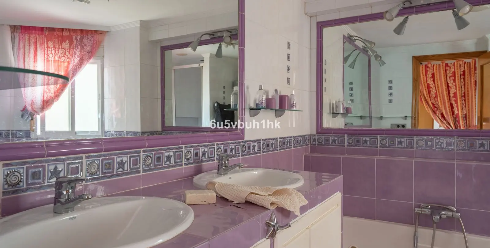 Sale of middle floor apartment in Fuengirola 21