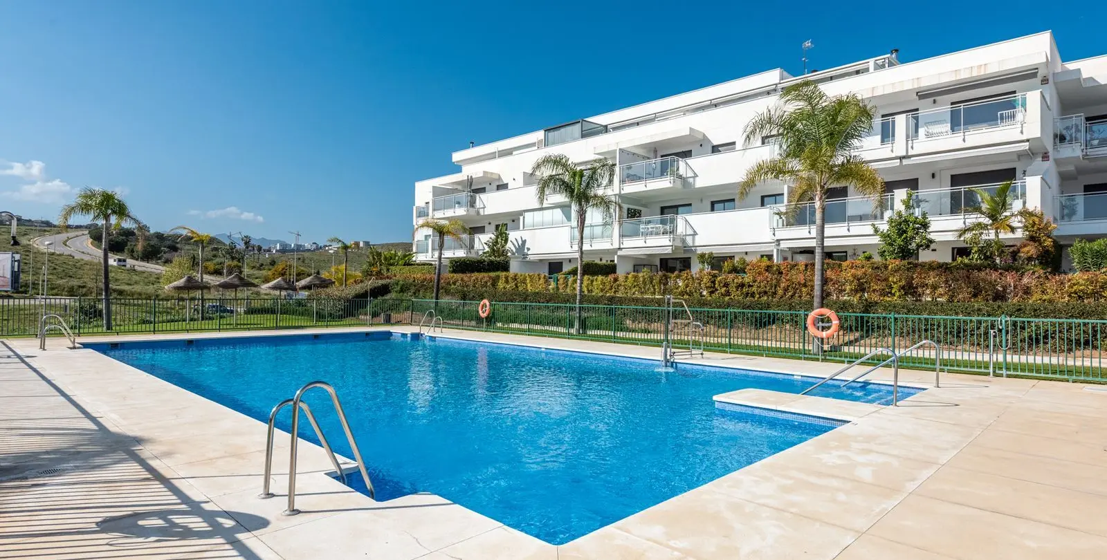Venta de apartamento en planta media en La Cala de Mijas 4