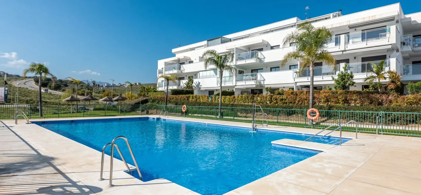 Venta de apartamento en planta media en La Cala de Mijas 3