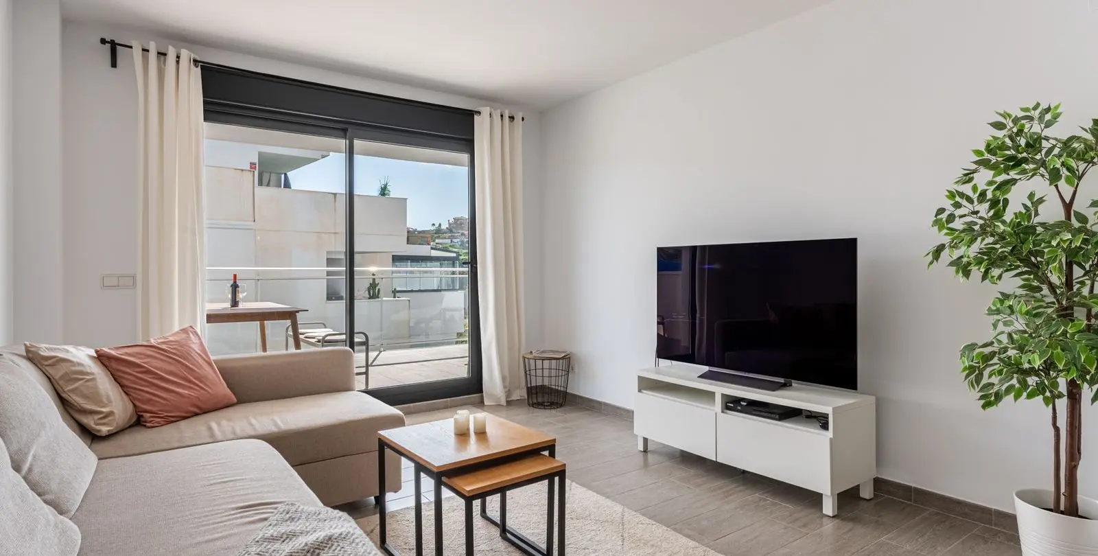 Venta de apartamento en planta media en La Cala de Mijas 7