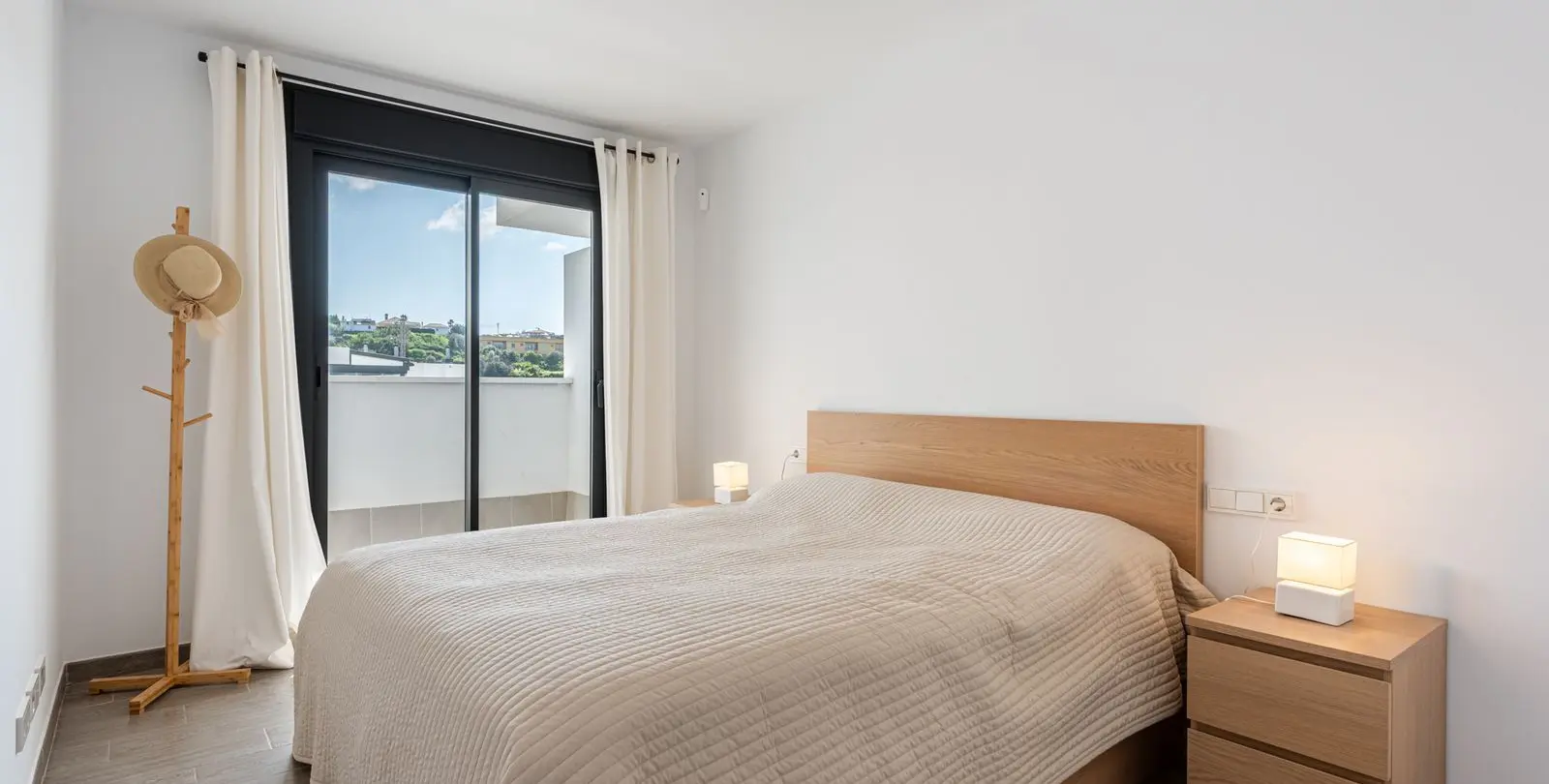 Venta de apartamento en planta media en La Cala de Mijas 12