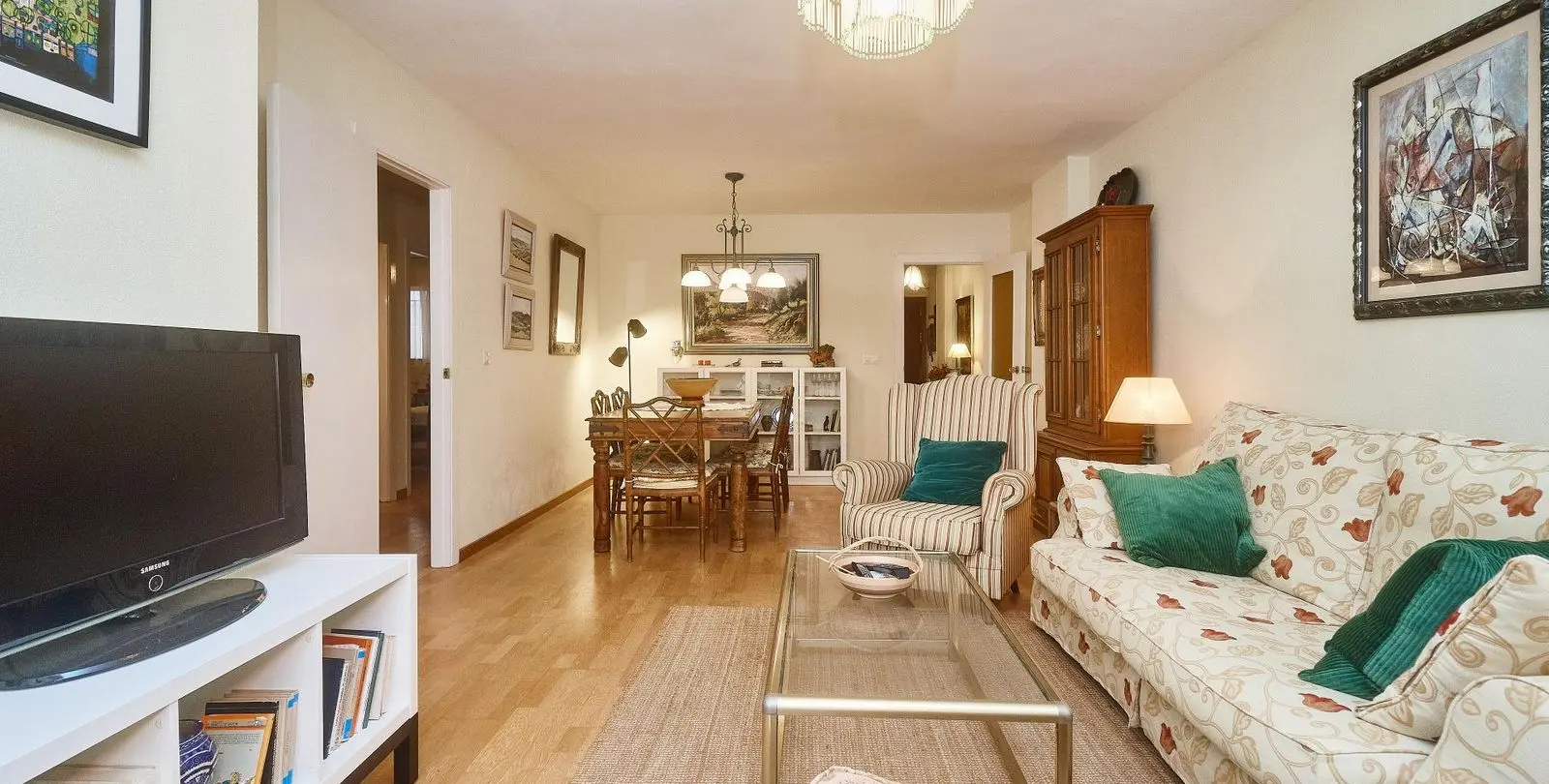 Sale of middle floor apartment in Fuengirola 1