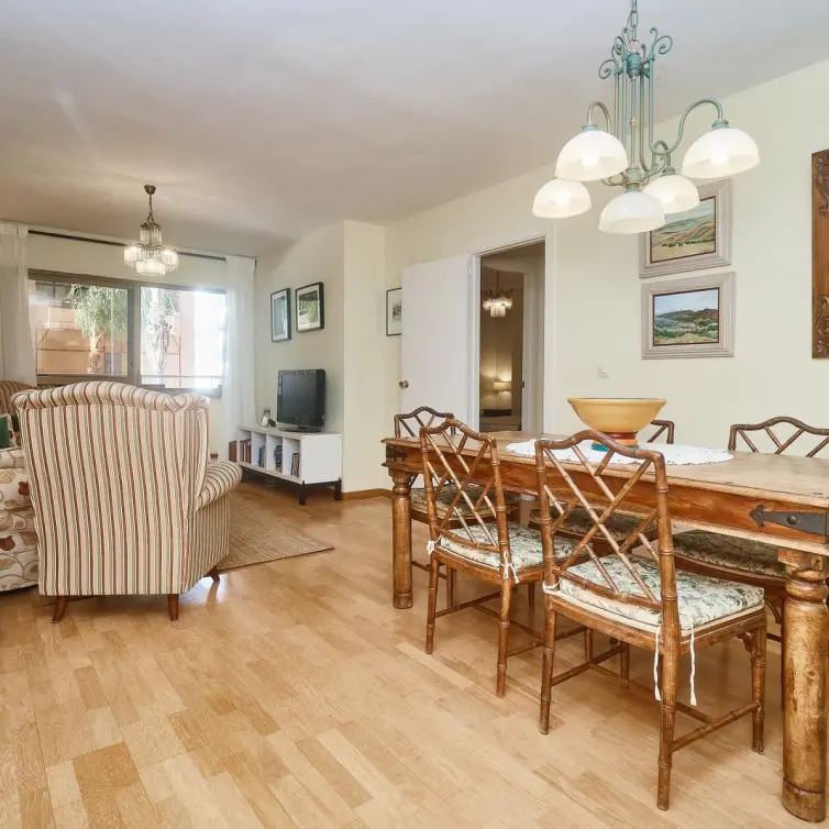 Sale of middle floor apartment in Fuengirola