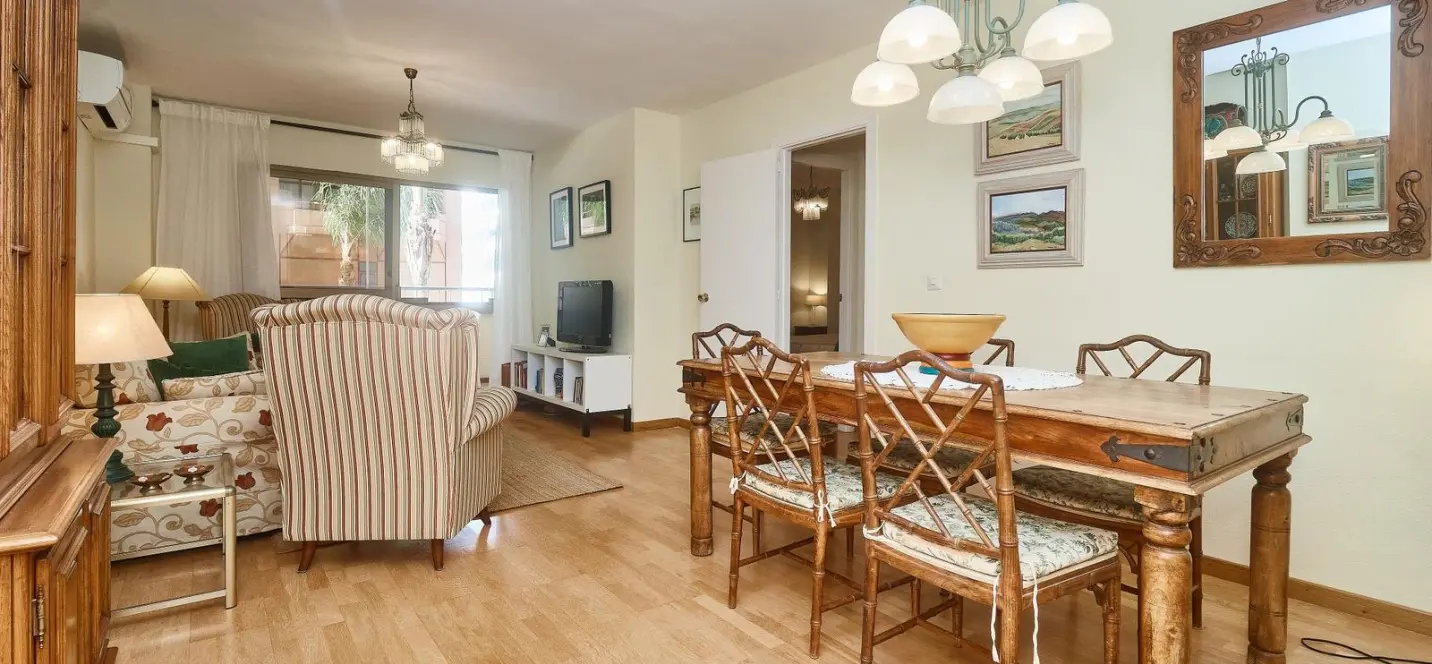Sale of middle floor apartment in Fuengirola 2