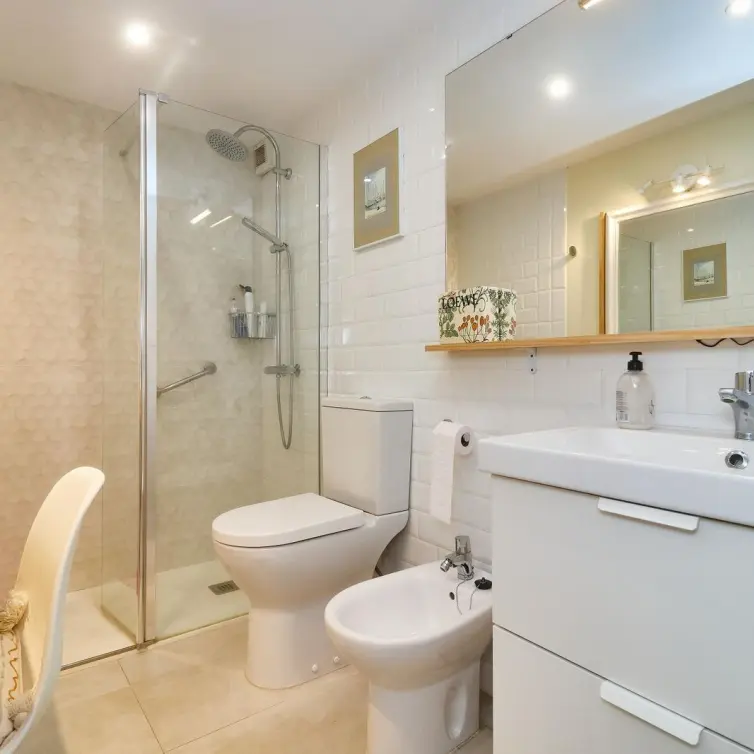 Sale of middle floor apartment in Fuengirola