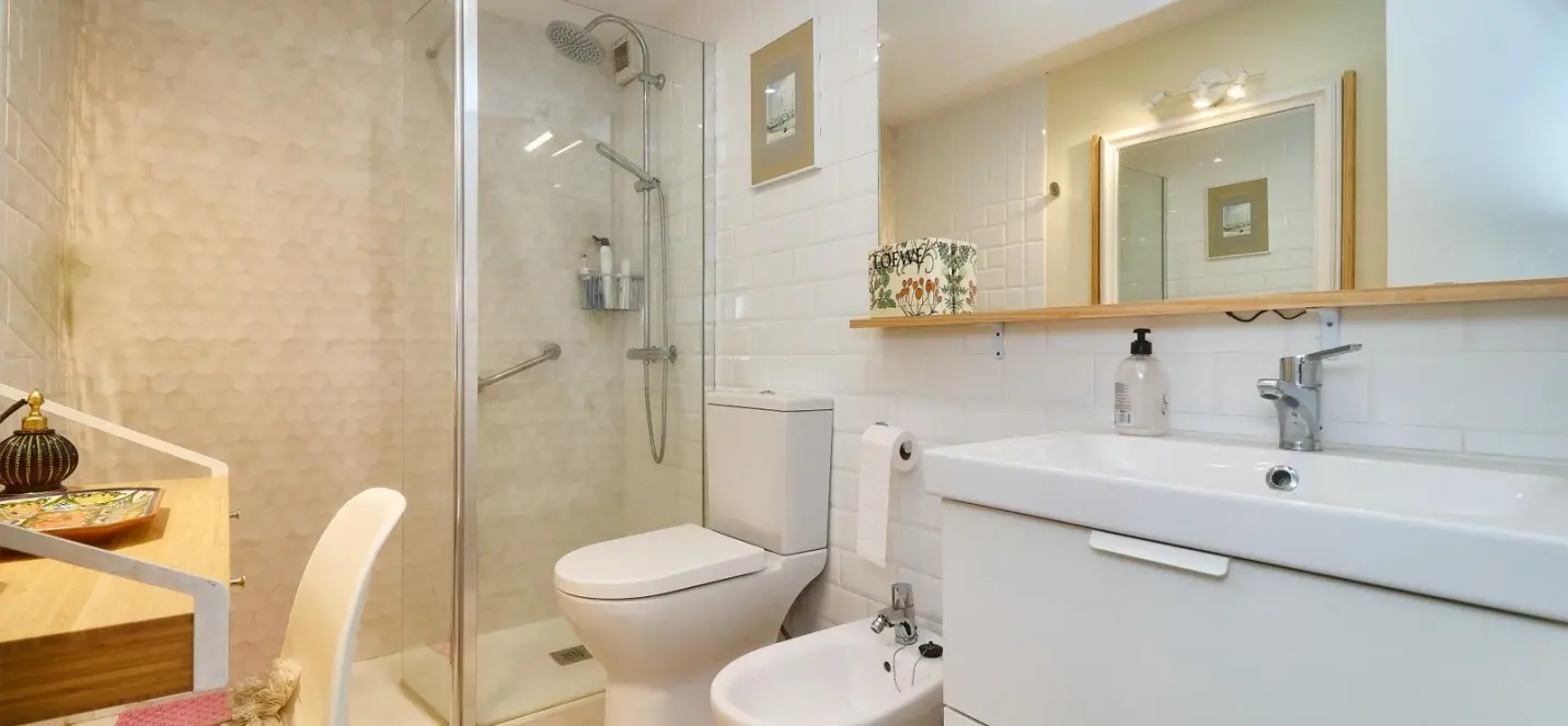 Sale of middle floor apartment in Fuengirola 3