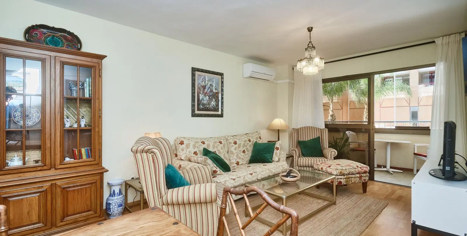 Sale of middle floor apartment in Fuengirola 9