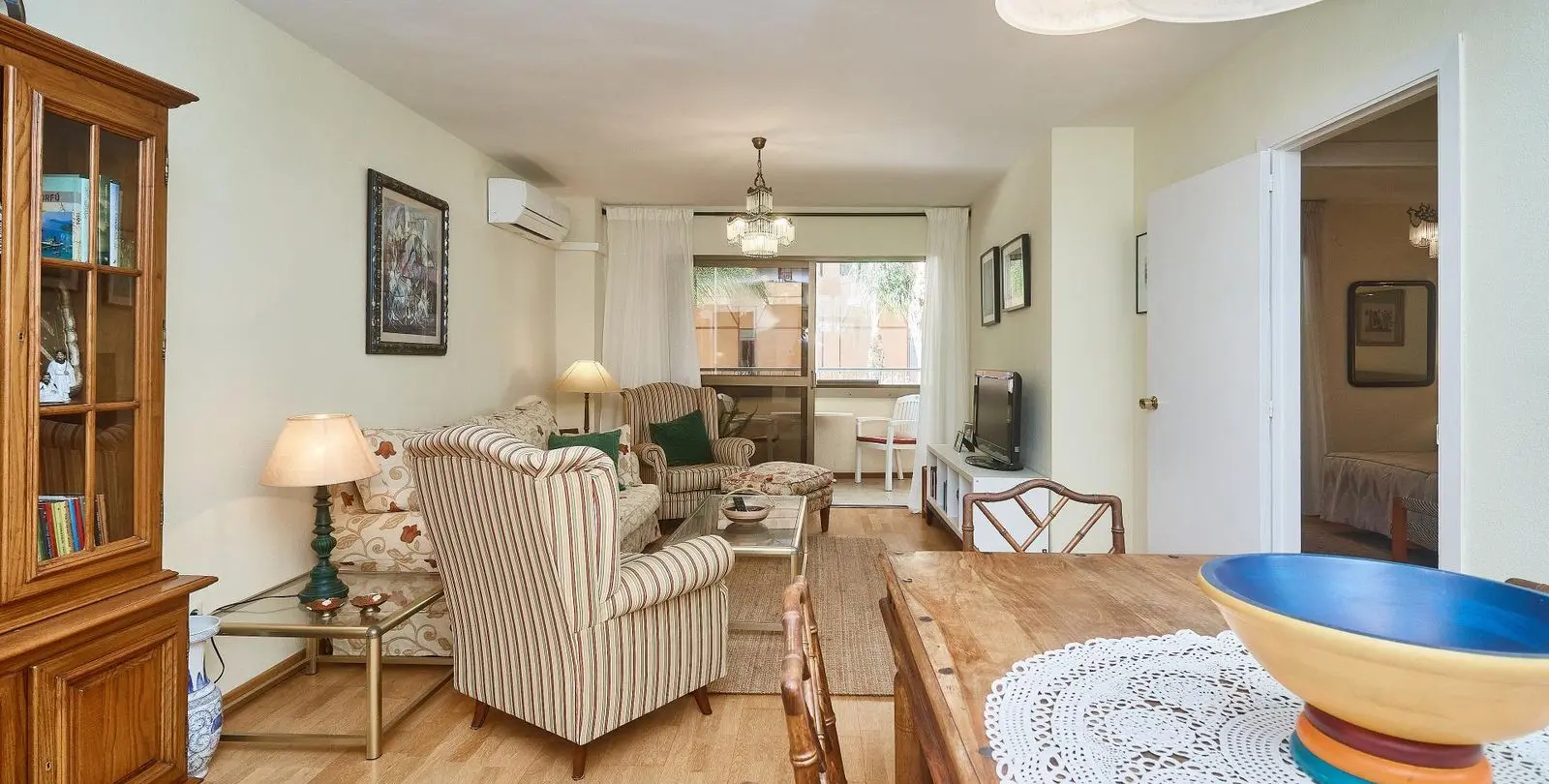 Sale of middle floor apartment in Fuengirola 12
