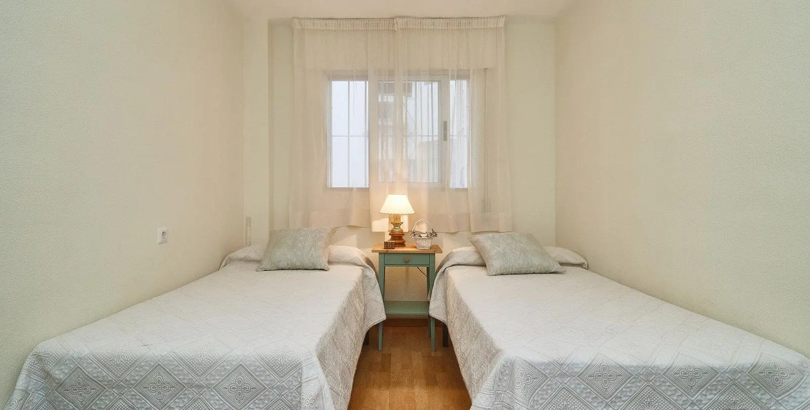 Sale of middle floor apartment in Fuengirola 21