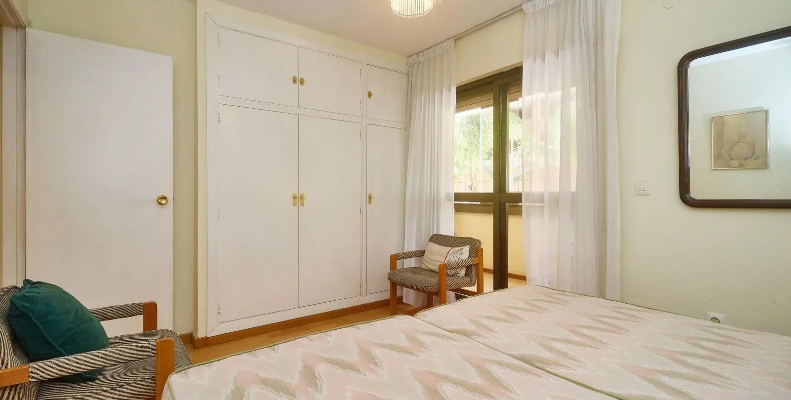 Sale of middle floor apartment in Fuengirola 35