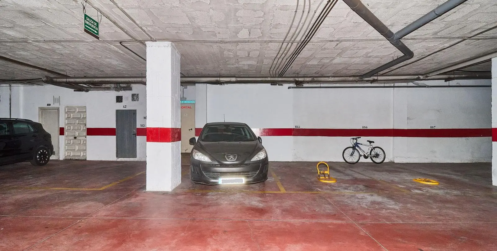 Sale of middle floor apartment in Fuengirola 41