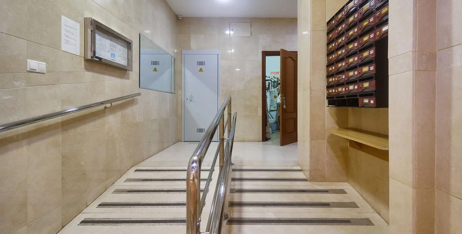 Sale of middle floor apartment in Fuengirola 46