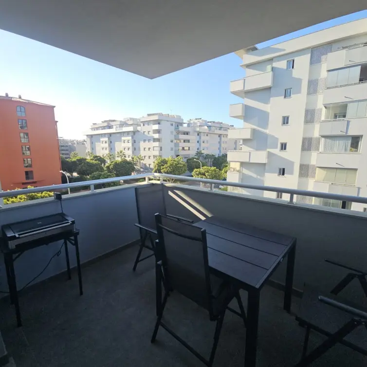 Sale of middle floor apartment in Fuengirola