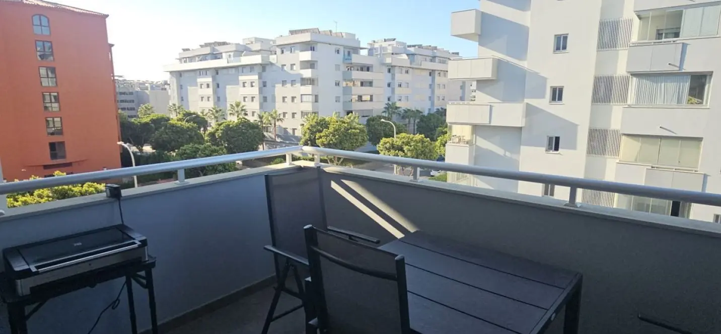 Sale of middle floor apartment in Fuengirola 0