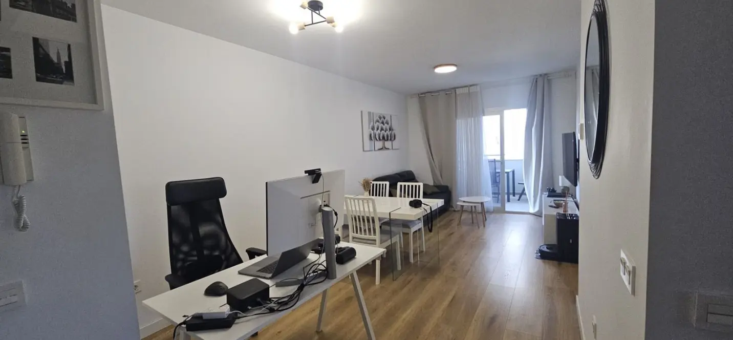 Sale of middle floor apartment in Fuengirola 1