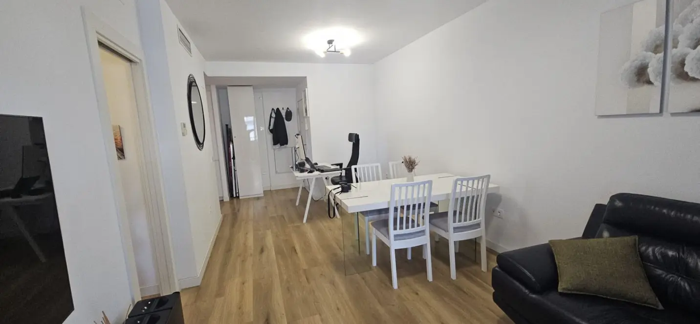 Sale of middle floor apartment in Fuengirola 2