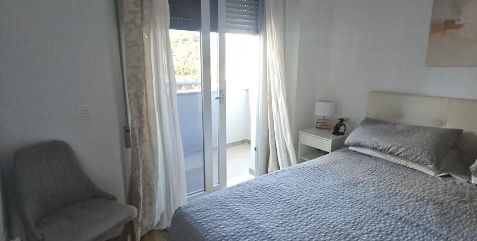Sale of middle floor apartment in Fuengirola 10