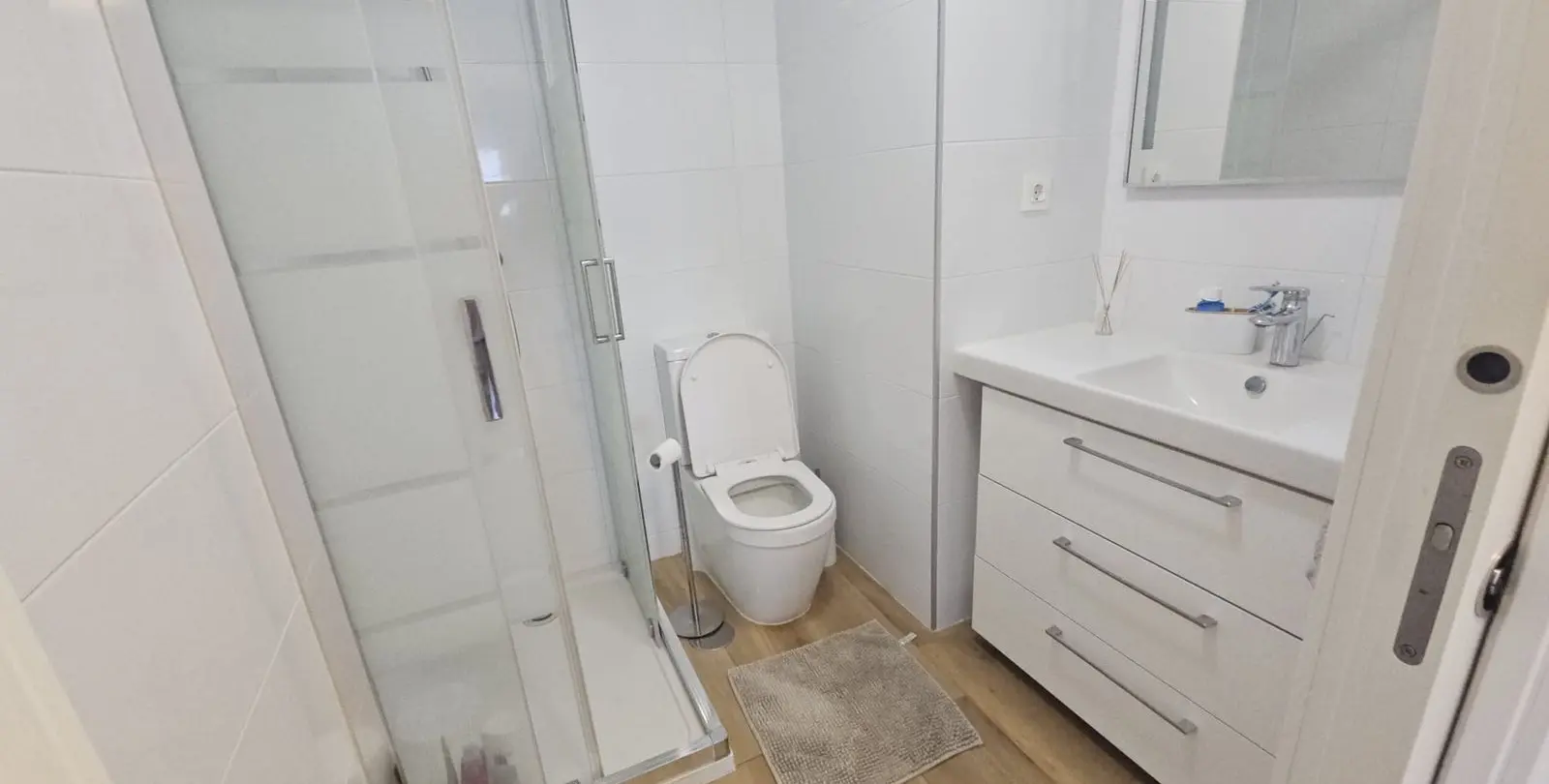 Sale of middle floor apartment in Fuengirola 19