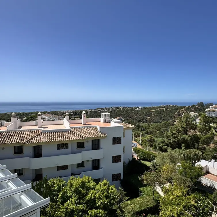 Venta de ático dúplex en Calahonda