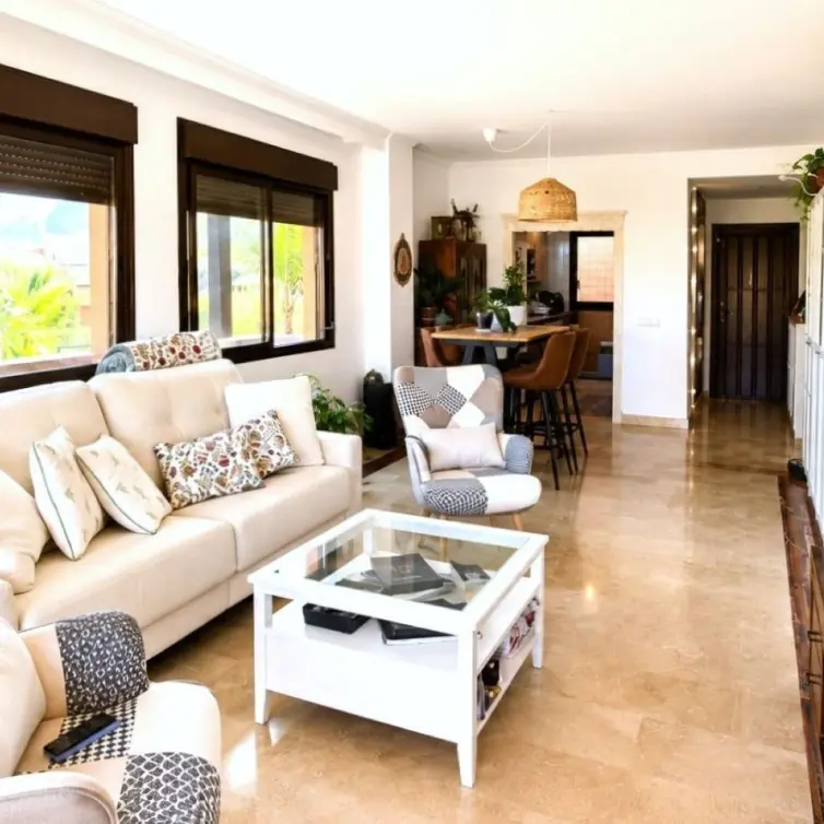 Продажа апартаментов на среднем этаже в Estepona