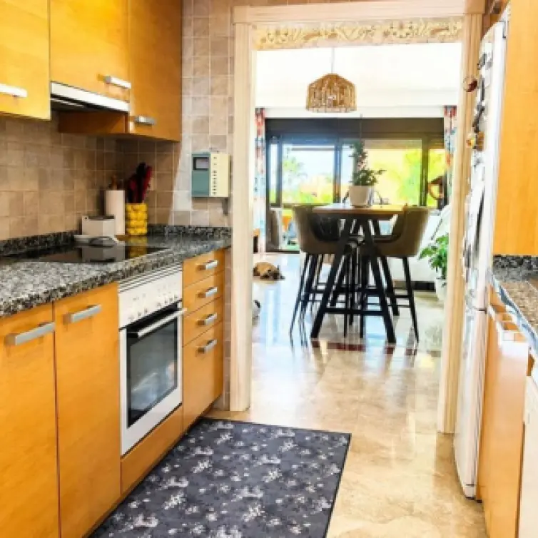 Продажа апартаментов на среднем этаже в Estepona
