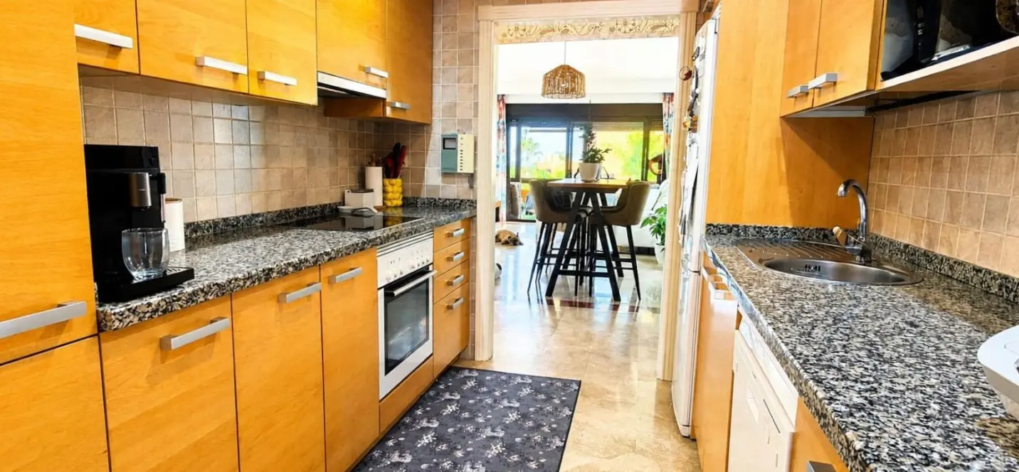 Продажа апартаментов на среднем этаже в Estepona 2