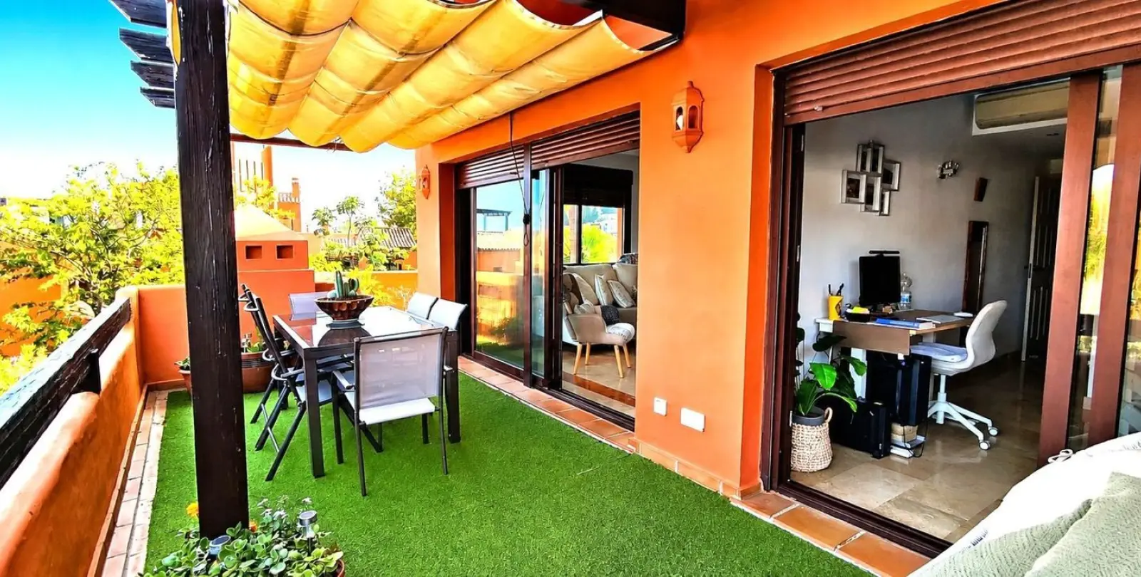 Продажа апартаментов на среднем этаже в Estepona 6
