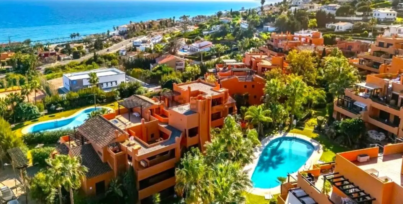 Продажа апартаментов на среднем этаже в Estepona 8