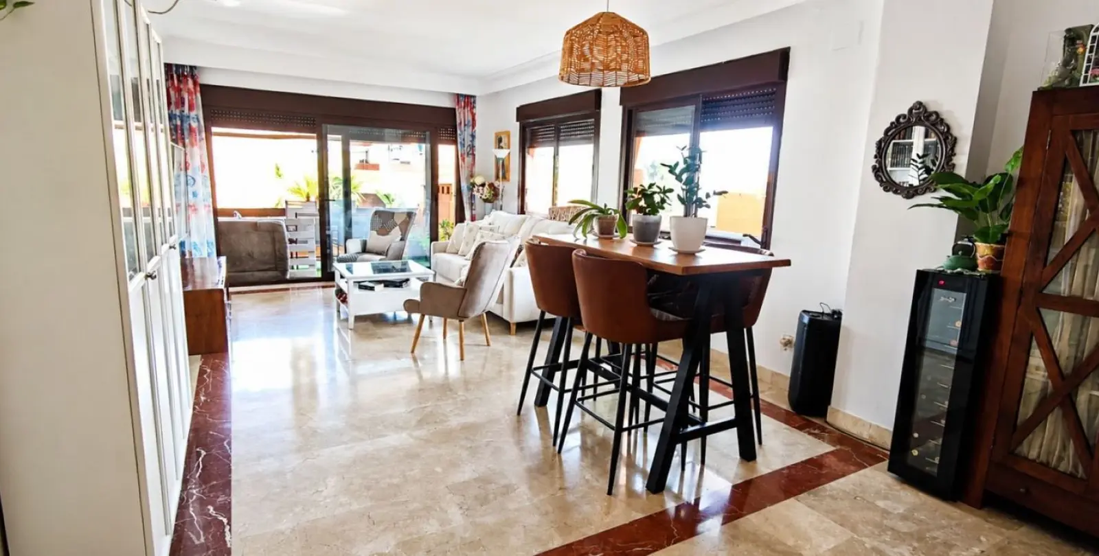 Продажа апартаментов на среднем этаже в Estepona 10