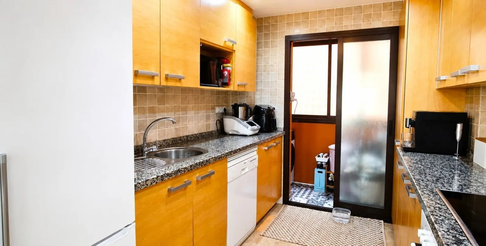 Продажа апартаментов на среднем этаже в Estepona 11