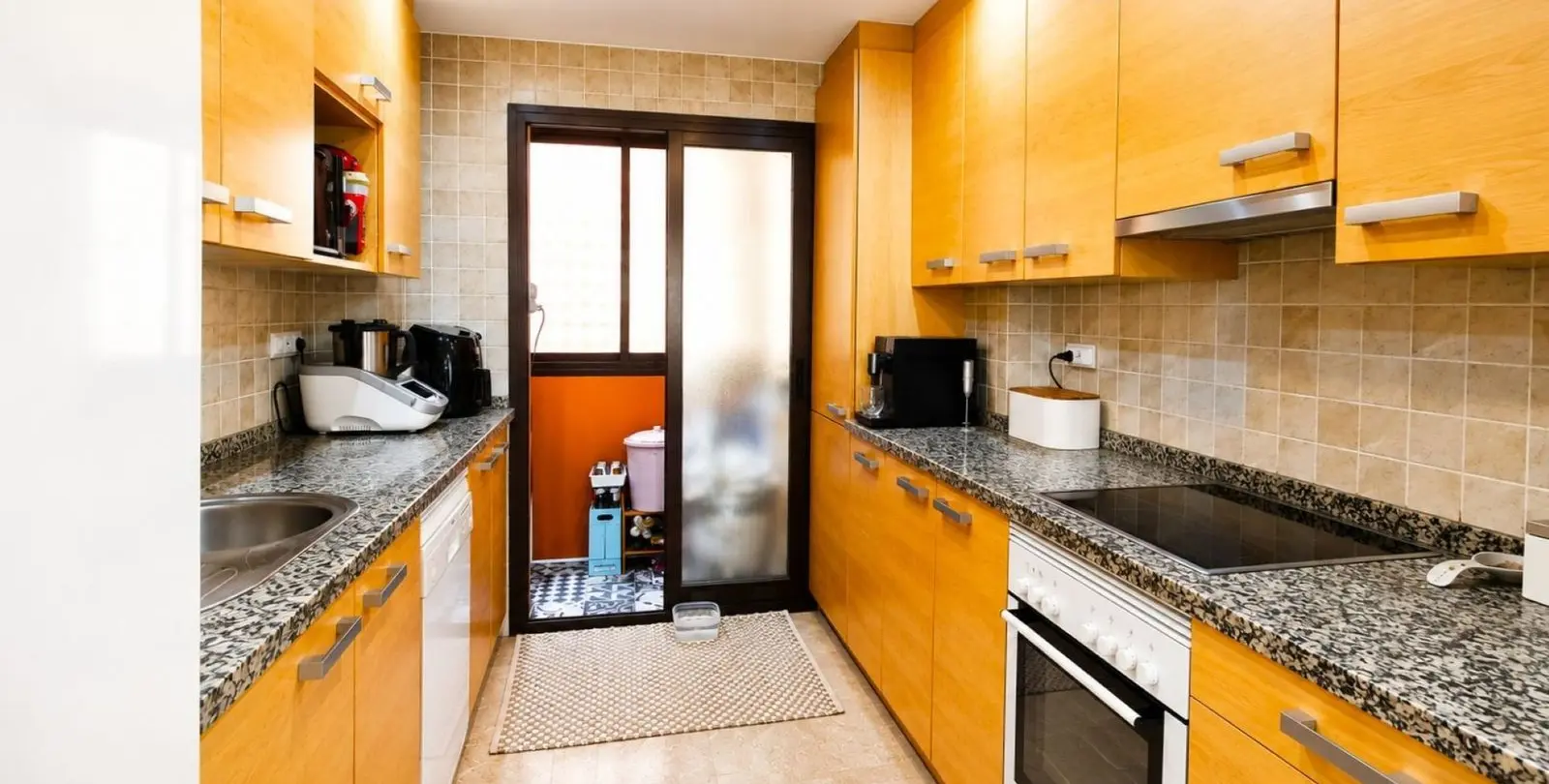Продажа апартаментов на среднем этаже в Estepona 12
