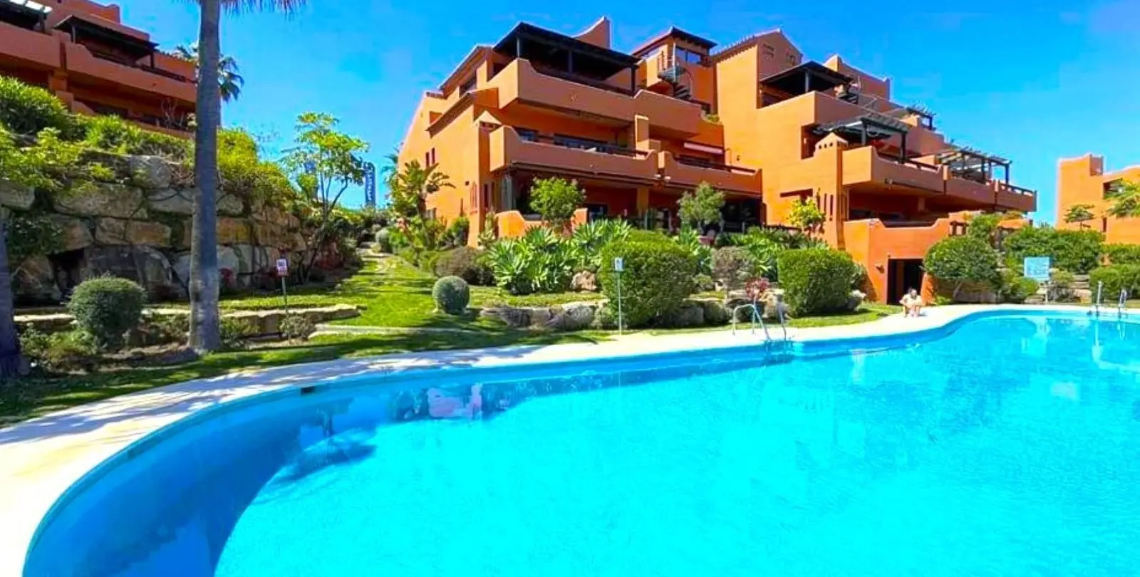 Продажа апартаментов на среднем этаже в Estepona 19