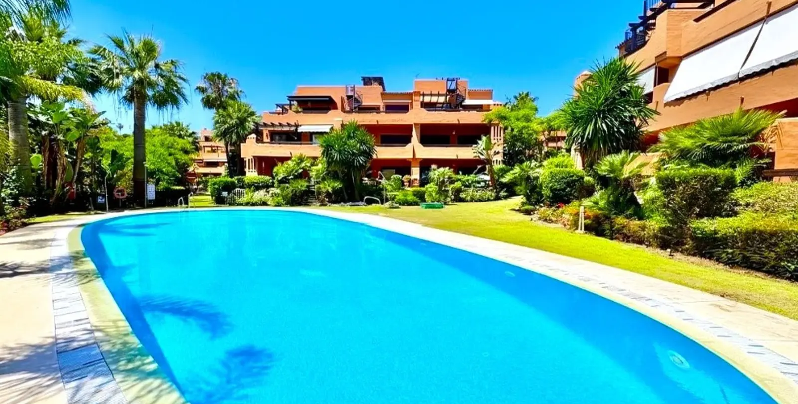 Продажа апартаментов на среднем этаже в Estepona 20