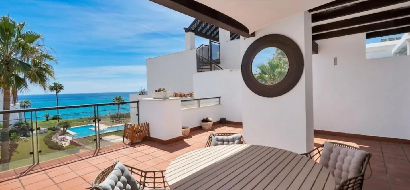 Sale of penthouse in Bahía de Casares 1