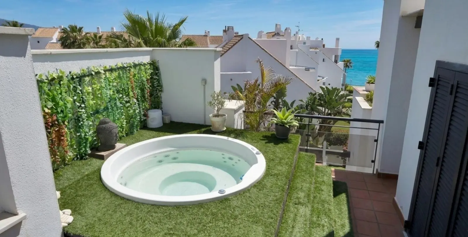 Sale of penthouse in Bahía de Casares 21