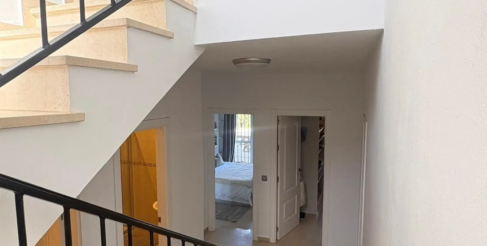 Продажа двухуровневых апартаментов в Mijas Costa 11