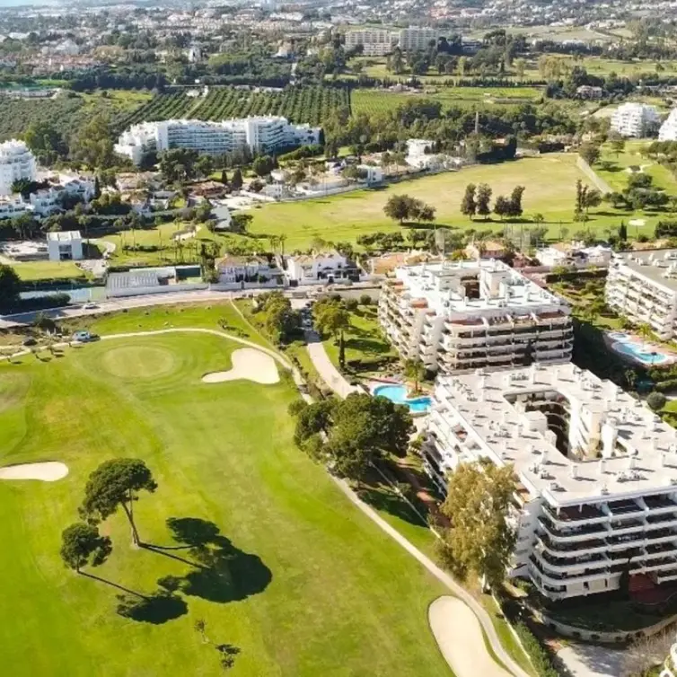 Sale of middle floor apartment in Guadalmina Alta