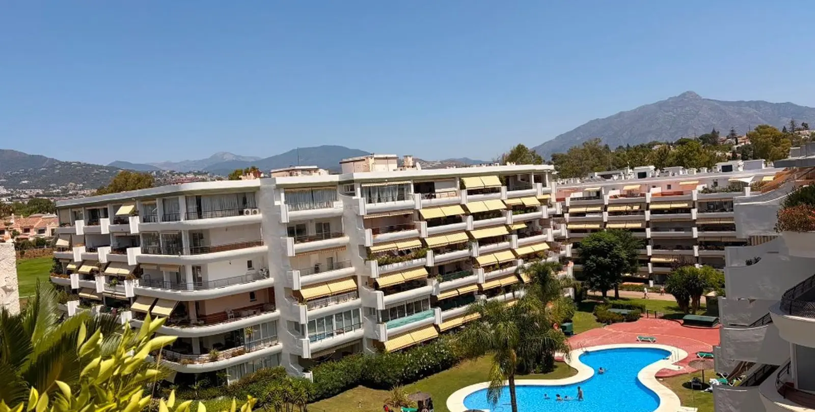 Sale of middle floor apartment in Guadalmina Alta 10