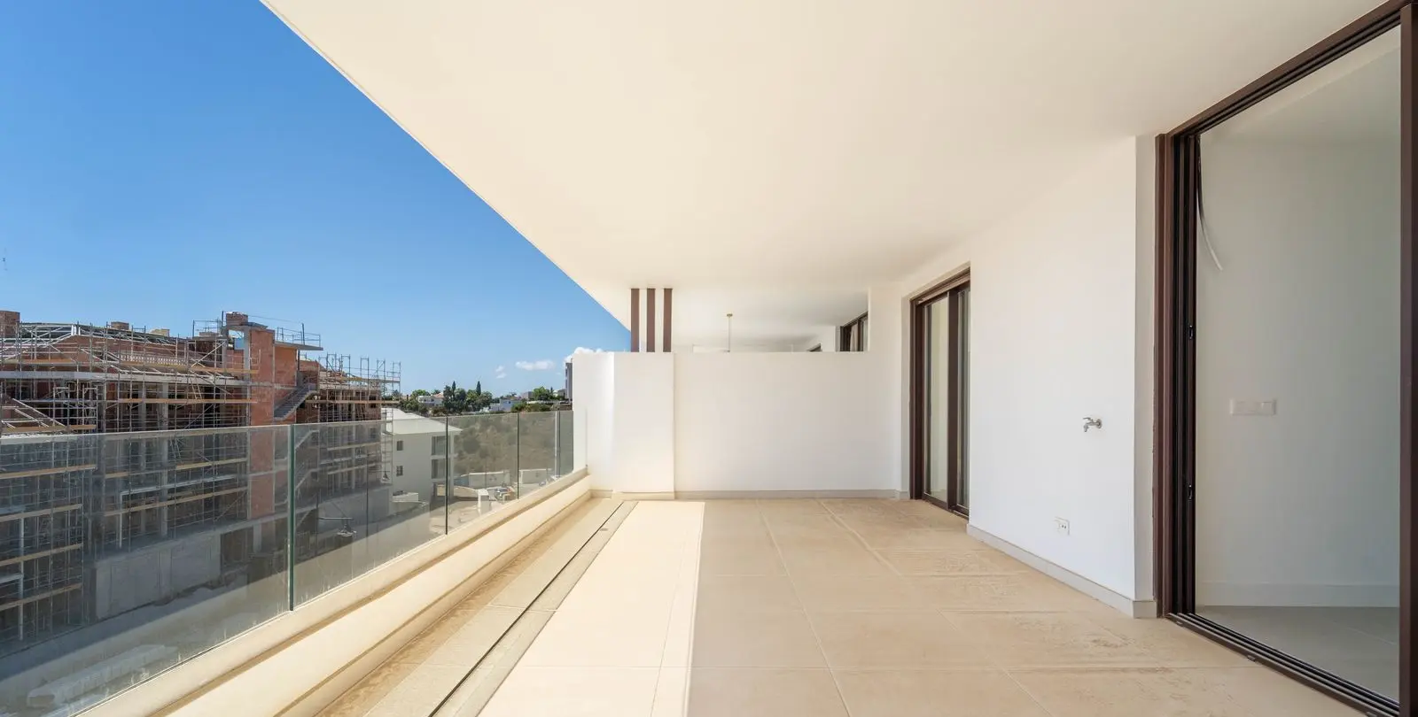 Sale of middle floor apartment in Fuengirola 2