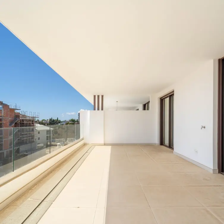 Sale of middle floor apartment in Fuengirola