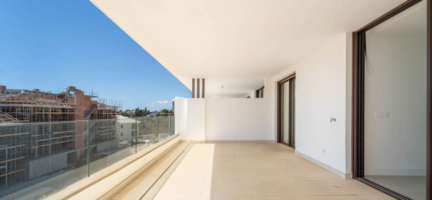Sale of middle floor apartment in Fuengirola 1