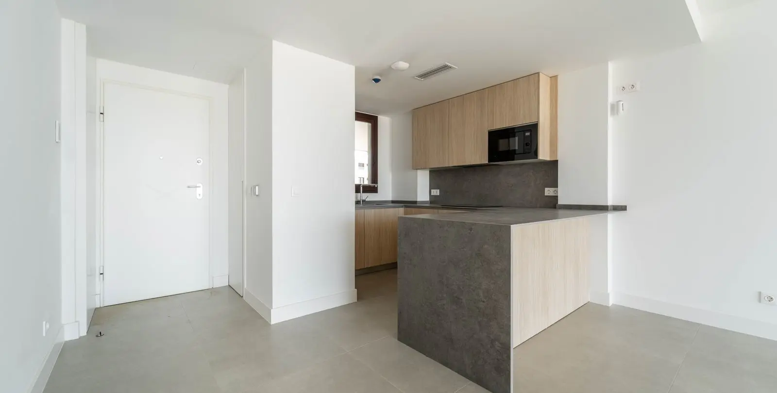 Sale of middle floor apartment in Fuengirola 6