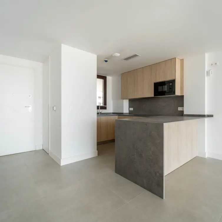 Sale of middle floor apartment in Fuengirola