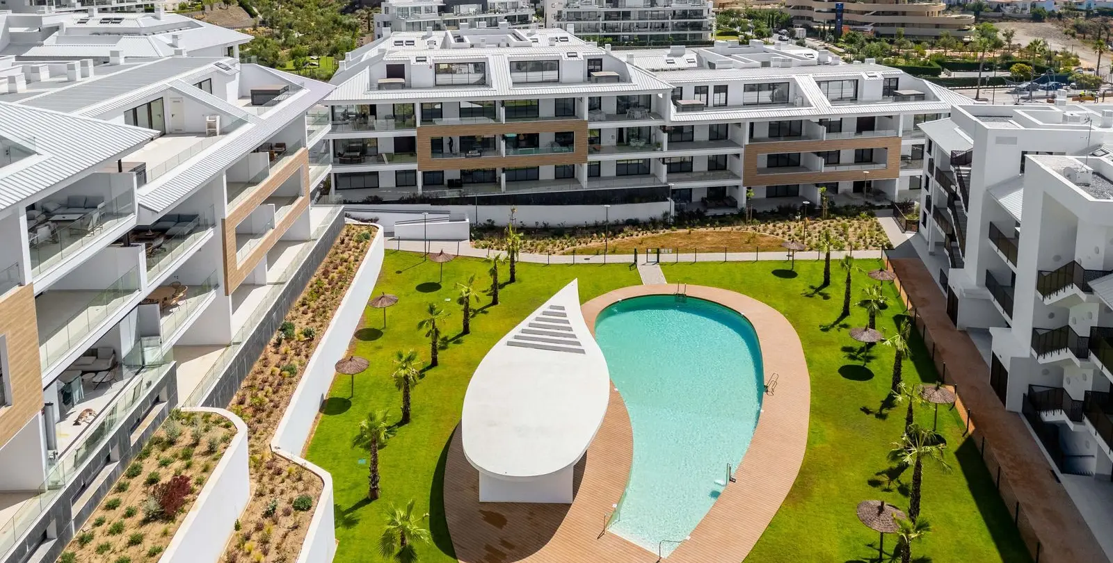 Sale of middle floor apartment in Fuengirola 8