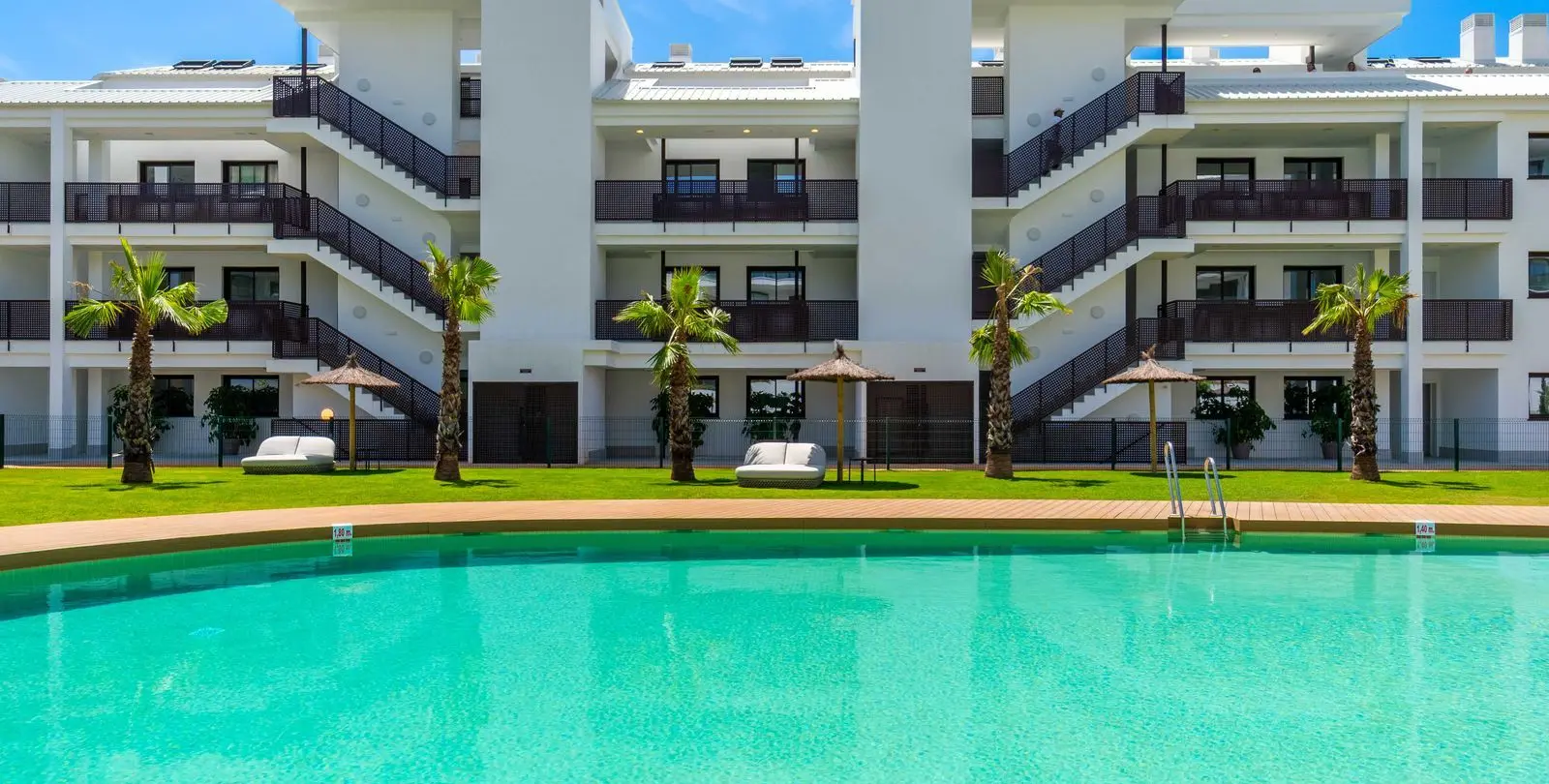 Sale of middle floor apartment in Fuengirola 9